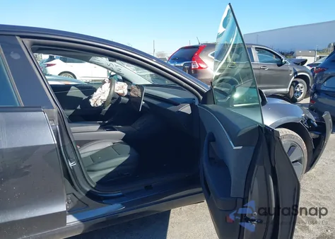 2025 Tesla Model 3 Long Range Rear-Wheel Drive/Standard Rear-Wheel Drive z USA, uszkodzony, nr VIN 5YJ3E1EA1SF934355